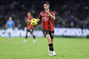 隆戈:米兰以500万欧将佩莱格里诺出售给博卡青年,有10%二转分成